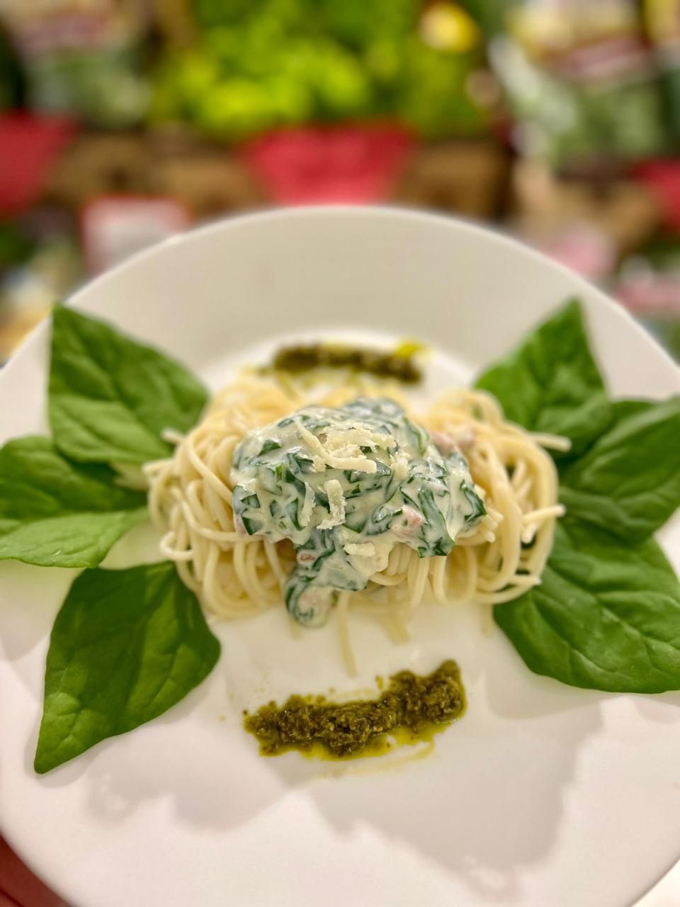 Macarrão ao molho de espinafre